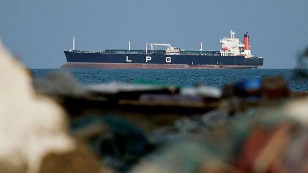 வந்தது 3 கப்பல்கள்.. 24 கப்பல்களை ஹார்முஸ் ஜலசந்தி வழியாக கொண்டு வர ரூட் போடும் இந்தியா!