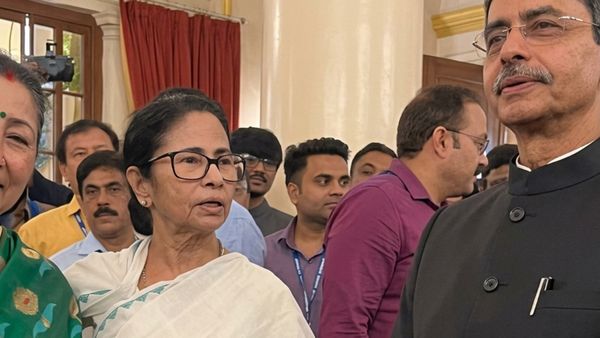 முகத்திற்கு நேராக மம்தா சொன்ன வார்த்தை! ஆளுநர் ரவியின் சிரிப்பு அப்படியே போச்சு! முதல் நாளே சம்பவம்