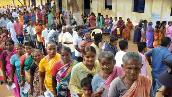 ஒரு வாக்குச்சாவடி கூட விடாமல் சக்கர நாற்காலிகள் இருக்கும்.. தேர்தல் ஆணையம் ஏற்பாடு!