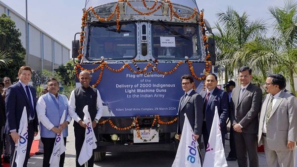 இந்திய ராணுவத்துக்கு அதானி கொடுத்த கிப்ட்.. 2,000 பிரஹர் இலகுரக இயந்திர துப்பாக்கிகள் டெலிவரி!