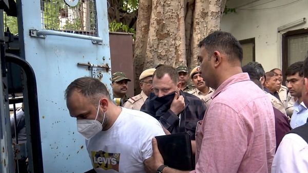 இந்தியாவில் இறங்கிய 7 வெளிநாட்டவர்.. கைமாறிய ஆயுதங்கள்.. சத்தமே இல்லாமல் தட்டி தூக்கிய என்ஏஐ!