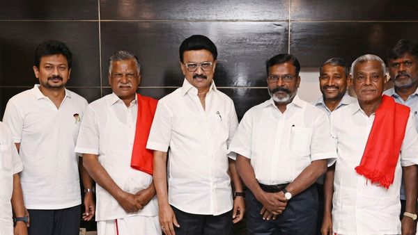 அண்ணியாருக்கு அல்வா மாதிரி சீட்டு.. தோழர்களுக்கு வேட்டா? கடுகடு கம்யூனிஸ்ட்கள்! இழுபறியாகும் கூட்டணி