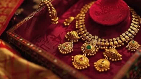 Gold Rate: தங்கம் விலை சரிவு! ஆனாலும் 1 லட்சத்திற்கு கீழே இறங்காது போலயே!