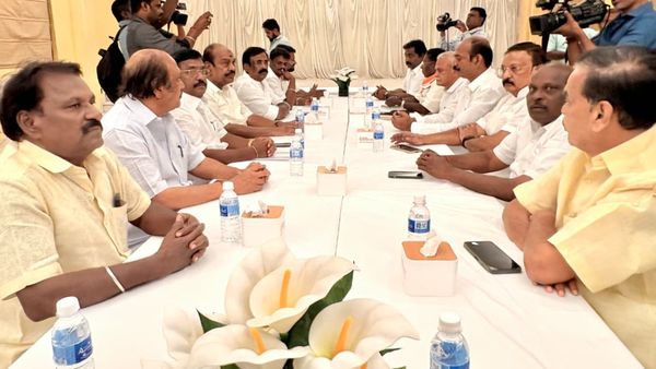 திமுக - காங்கிரஸ்.. யார் அதிக இடங்களில் போட்டி? புதுச்சேரியில் தொடங்கியது பேச்சுவார்த்தை!