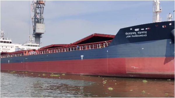 கப்பல்கள் மொத்தமாக முடங்குது! அமீரகத்தில் இந்திய எண்ணெய் நிறுவனம் மீது அட்டாக்! பெரிய சிக்கல்