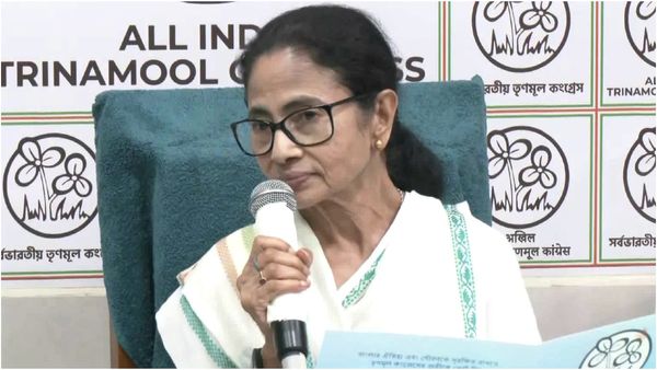 மகளிர் உரிமை தொகை டூ விவசாயிகளுக்கு தனி பட்ஜெட் வரை.. 10 வாக்குறுதிகளை கொடுத்த மம்தா பானர்ஜி!