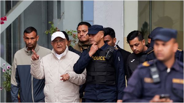 வேலையை காட்டிய பலேன் ஷா.. நேபாளத்தின் முன்னாள் பிரதமர் சர்மா ஒலி அதிரடி கைது!