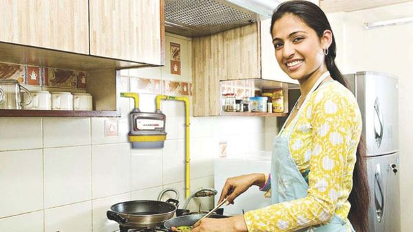 சென்னையில் வீடுகளுக்கு குழாய் மூலம் கேஸ்.. கட்டணம், பாதுகாப்பு எப்படி.. அதிகாரி விளக்கம்