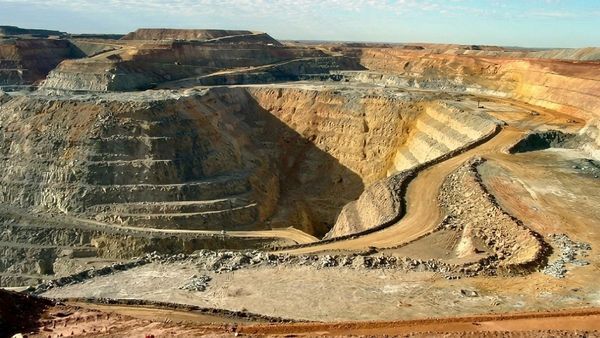 டன் டனாக கொட்டி கிடக்கும் தங்க புதையல்.. ஆனாலும் KGF மூடப்பட்டது ஏன் தெரியுமா!