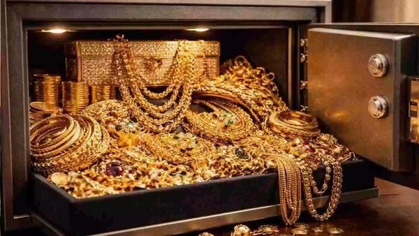 Gold Rate Today: திடீர் ஷாக் கொடுத்த தங்கம் விலை.. குறைந்த வேகத்தில் மீண்டும் உயர்வு! மாலையில் அதிர்ச்சி!