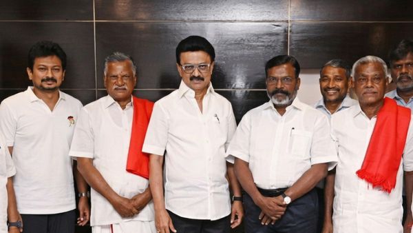 அல்வா மாதிரி அள்ளிகிட்டு போன அண்ணியார்.. ஏக கடுப்பில் மாஜி மக்கள் நலக் கூட்டணி! திமுகவுக்கு சிக்கல்?