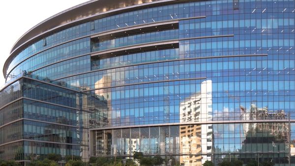 பிரபல ஐடி நிறுவனத்தில் வேலை செய்யாத மேனேஜர்களுக்கு கோடிகளில் போனஸ்.. 173 கோடி சம்பளம் வாங்கும் சிஇஓ