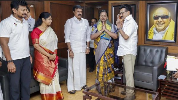 இப்போ வந்த தேமுதிகவுக்கு அதிக சீட்டா.. எங்களுக்கு இப்படி சொல்ல கூடாது.. திமுக கூட்டணிக்குள் சர்ச்சை!