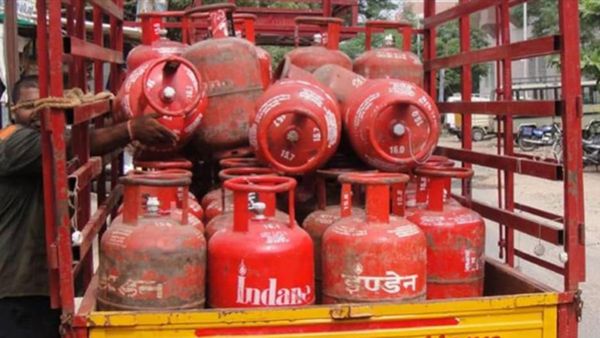 மயிலாடுதுறையில் அந்த காட்சி.. 56 கேஸ் சிலிண்டர்கள்.. அதிர்ச்சியில் ஊழியர்கள்.. மக்களே இதை பாருங்க