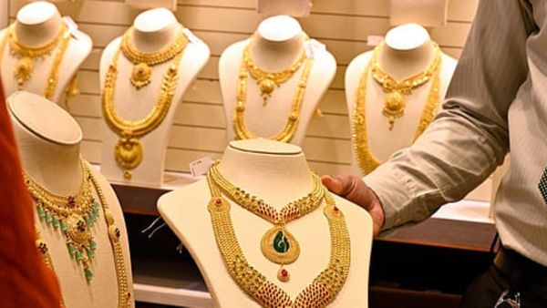 Gold Rate: ஈரான் போர் எதிரொலி! தங்கம் விலை கிடுகிடு! மாலை நல்ல செய்தி?