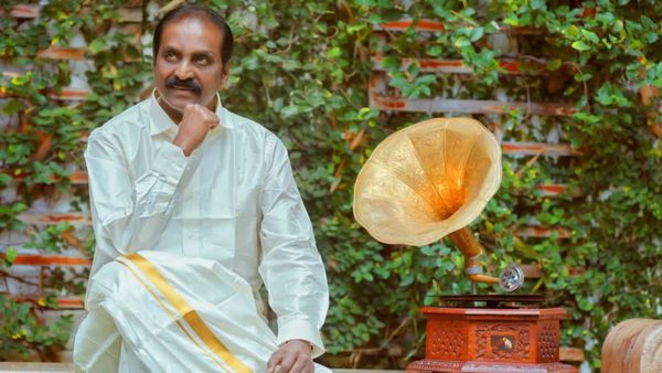 Women's day: மனைவியாய், மகளாய், தோழியாய்... பெண் விடுதலை பெற வாழ்த்துகிறேன்! வைரமுத்து