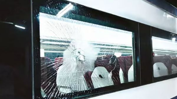 ரயில்கள் மீது கல் வீசினால் 10 ஆண்டு ஜெயில் தண்டனை.. சென்னை ரயில்வே கோட்டம் கடும் எச்சரிக்கை!