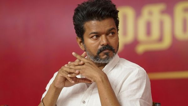 தேர்தல் நெருங்கும் நேரம், விஜய்யின் மாஸ்டர் பிளான்.. “வீடியோ” வரப்போகுதாமே! பல கேள்விகளுக்கான விடை