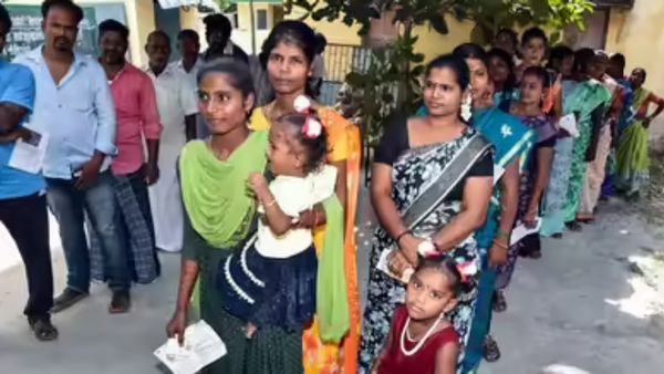 தமிழ்நாட்டிலேயே அதிக வாக்குப்பதிவு நடைபெற்ற சட்டசபை தொகுதி வீரபாண்டி.. 2ஆம் இடத்தில் கரூர்!