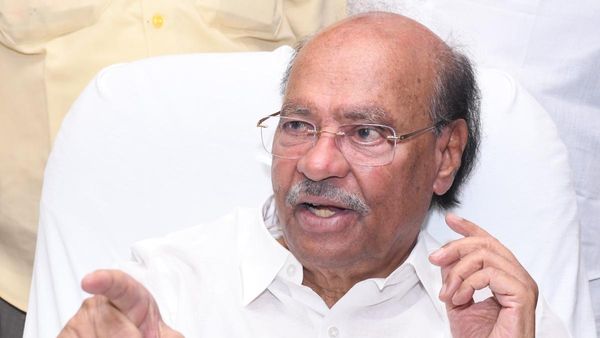 பிரச்சாரத்தில் ராமதாஸ் புகைப்படத்தை பயன்படுத்த தடை கோரிய வழக்கு.. 18 பாமக வேட்பாளர்களுக்கு நோட்டீஸ்