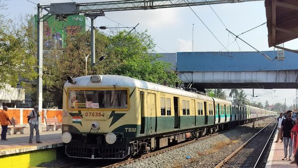 சென்னைவாசிகளுக்கு மிக பெரிய நிம்மதி.. சீரானது புறநகர் ரயில் சேவை.. வழக்கமான அட்டவணையில் இயக்கம்!