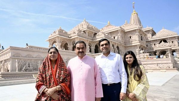 அயோத்தி ராமர் கோவிலில் குடும்பத்துடன் கவுதம் அதானி தரிசனம்.. ஏஐ நுண்ணறிவு ஆய்வகத்துக்கு உறுதி