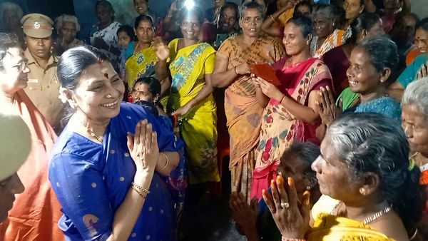 களத்துல நானே இறங்குறேன்..பிரச்சாரத்தில் பட்டையக் கிளப்பும் துர்கா ஸ்டாலின்! பரபரப்பான உடன்பிறப்புகள்