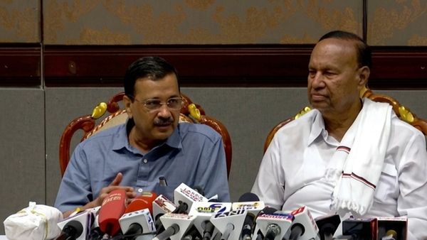 அதிமுகவை தேர்ந்தெடுத்தால் டெல்லி நிலைமைதான் உங்களுக்கும் மக்களே.. தமிழகத்திற்கு கெஜ்ரிவால் வார்னிங்