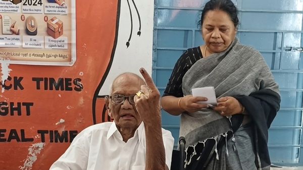 102 வயதிலும் ஜனநாயக கடமை.. வாக்குச்சாவடிக்கு நேரில் வந்து வாக்களித்த முதல்வர் ஸ்டாலினின் தாய்மாமா!
