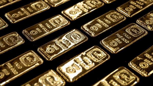 வெளிநாட்டில் இருந்து மூட்டை மூட்டையாக.. தங்கத்தை இறக்குமதி செய்யும் இந்தியர்கள்.. ஏன்? பின்னணி 