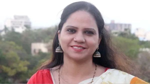 தமிழக மகளிர் காங்கிரஸ் தலைவி பதவியிலிருந்து ஹசீனா சையத் நீக்கம்