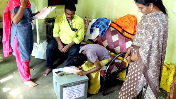 மூத்த குடிமக்கள் வீட்டில் இருந்தே வாக்களிக்கலாம்.. சென்னையில் 3 நாட்களுக்கு தபால் வாக்கு சேகரிப்பு