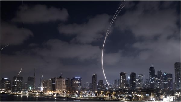 முடிவை நெருங்கும் காலக்கெடு.. புதிய தாக்குதலை தொடங்கிய ஈரான்! இஸ்ரேல் மீது சரமாரி குண்டு வீச்சு