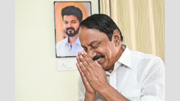 என்ன இன்னைக்கு ரொம்ப ஜாம் ஆகுது! சின்னத்தை மாற்றி வாக்கு கேட்ட செங்கோட்டையன்! அடுத்து ட்விஸ்ட்!