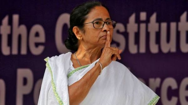 EXIT POLL: 110ல் சுருக்கப்பட்ட மம்தா பானர்ஜி! மேற்கு வங்கத்தில் வீசிய பாஜக புயல்! நம்பரை பாருங்க