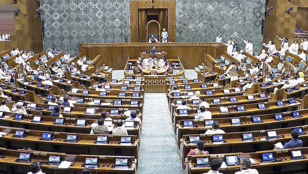 ஒடுக்கப்படும் தென்னிந்தியாவின் குரல்? 850ஆக உயரும் லோக்சபா தொகுதிகள்.. வடமாநிலங்களின் மெகா ஆதிக்கம்