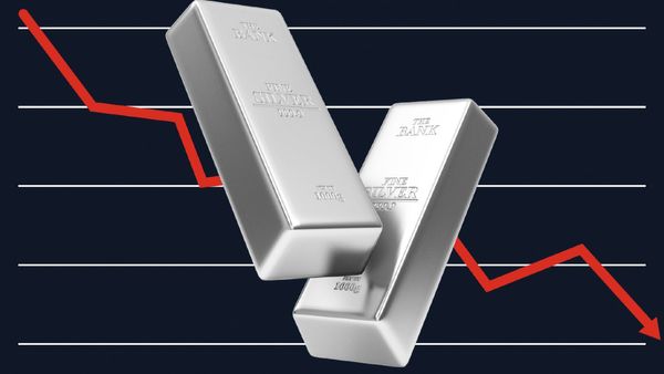 சில்வர் ETF-ல் முதலீடு செய்தவர்களுக்கு பெரும் அதிர்ச்சி.. ஒரே மாதத்தில் தலைகீழாக மாறியது!