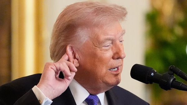 அடங்க மறுக்கும் ஈரான்.. விடாமல் விரட்டும் ட்ரம்ப்.. ஹார்முஸ் ஜலசந்தியில் மீண்டும் வெடிக்கும் போர்?