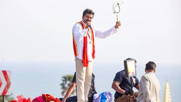 அடேங்கப்பா Axis My India கணிப்பு! 120 தொகுதிகளுக்கு கூட பிரச்சாரம் செய்யாத விஜய்! எப்படி சாத்தியம்?
