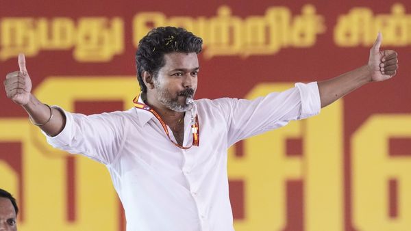 முடிவை மாற்றிய விஜய்! ஜனநாயகனுக்கு பிறகு புதிய படத்தில் நடிக்கிறார்? என்ன காரணம்.. வெளியான தகவல்