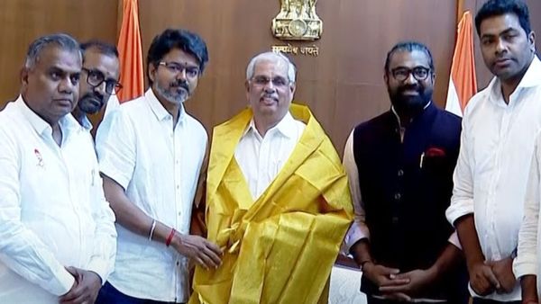 விஜய்யுடன் ஆளுநர் மாளிகைக்கு போன ஜனநாயகன் பட தயாரிப்பாளர்.. இதை நோட் பண்ணீங்களா