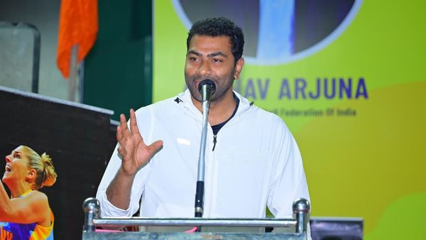 உதயநிதி மாதிரியே! சால்வைக்கு பதில் புத்தகம் கேட்டது போல்! ஆதவ் அர்ஜுனா கேட்டது என்ன தெரியுமா?