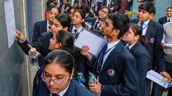CBSE: சிபிஎஸ்இ விடைத்தாள் நகல் பெறுவதற்கான கட்டணம் அதிரடி குறைப்பு.. மாணவர்கள் குஷி!