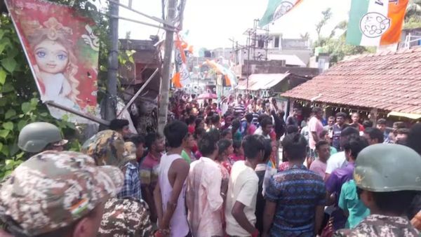 அச்சுறுத்தும் திரிணாமுல் கட்சியினர்.. மேற்கு வங்கத்தில் உச்சகட்ட வன்முறை! மக்கள் அச்சம்!