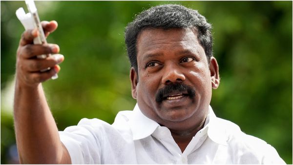 காங்கிரஸ் எம்எல்ஏக்களிடம் குதிரை பேரம்.. ஆளுநர் மாளிகைக்கு போன செல்வப்பெருந்தகை! செம ட்விஸ்ட்