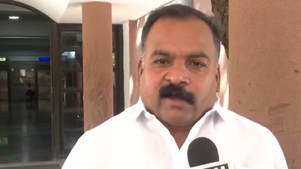 தமிழகத்தில் திடீரென எதிர்பாராத நிகழ்வுகள் வேகமாக நடக்கிறது.. காங்கிரஸ் கலக்கம்