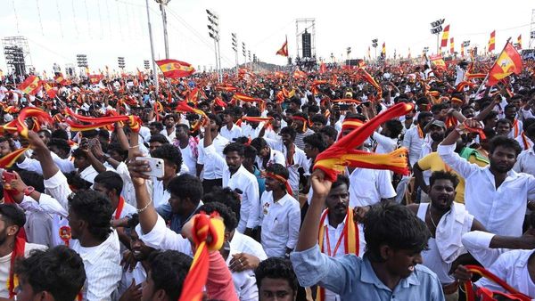 செளராஷ்டிரா மக்களின் ஆதரவு.. மதுரை அரசியலே மொத்தமாக மாறிப்போச்சு.. தவெக எழுச்சியின் பின்னணி!