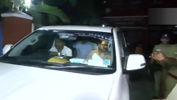 வசமாக சிக்கிய விஜய்..அமமுக எம்எல்ஏவை அபகரிக்க முயற்சி..நள்ளிரவில் போலீசில் புகாரளித்த டிடிவி தினகரன்