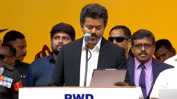“ஆண்டவன் மீது ஆணை..” முதல் நாளே போட்டு உடைத்த விஜய்! புருவத்தை உயர்த்திய இடதுசாரிகள்!