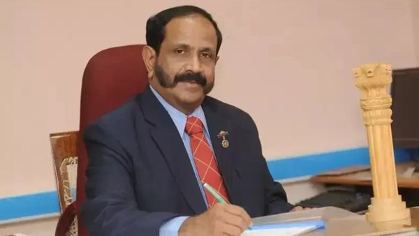 குட்பை அதிமுக.. முன்னாள் டிஜிபி நடராஜ்  தவெகவில் சேர முடிவு.. யார் இவர்? செங்கோட்டையன் மாஸ்டர் மூவ்